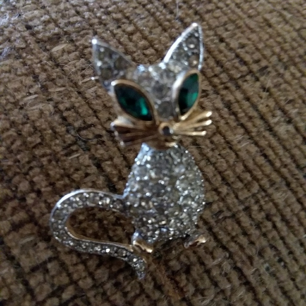 Rhinestone Cat Brooch